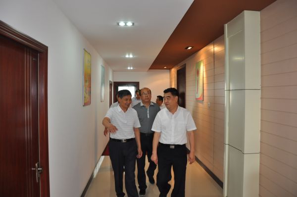 司法厅长王本群来松园律所调研