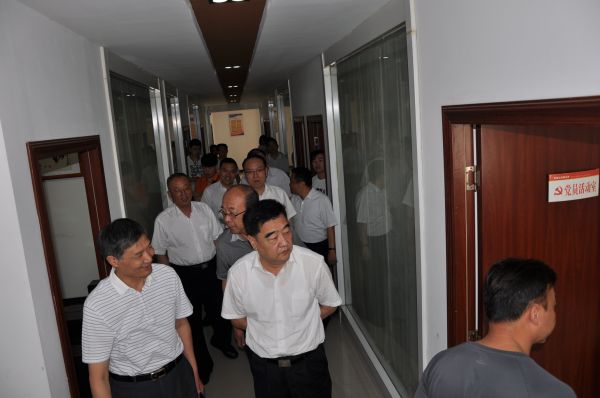 司法厅长王本群来松园律所调研