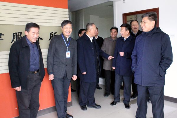 泰安市市委、政法委郭德文书记，副市长、公安局局长鞠向群局长和有关市领导来松园所检查指导工作